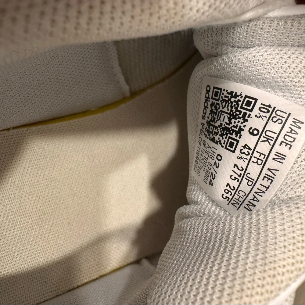 Women’s Adidas Classic White Sneakers with Black Stripes - Picture 7 of 7